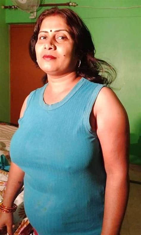 nude desi bhabhi|Sexually Teasing Desi Nude Bhabhi Photo Gallery – 57 Pics